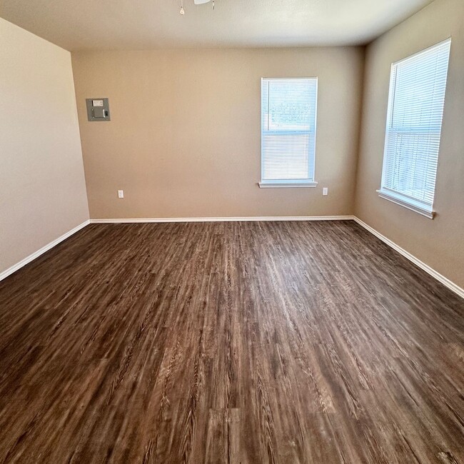 Building Photo - $99 Move In Special With 13 Month Lease!