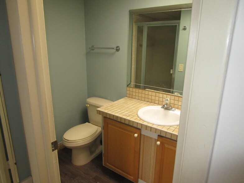 Building Photo - 517 Flanders K