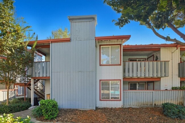 Primary Photo - 84 Rancho Dr