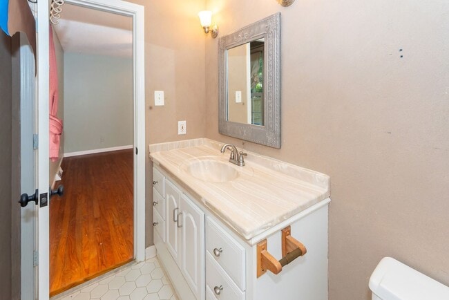 Building Photo - 3 Bedroom 2 Bath Home in Kings Grant - Summerville
