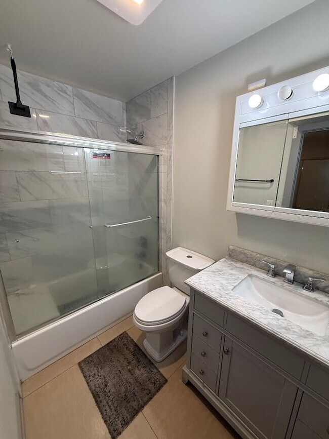 Building Photo - 3 Bedroom 2 Bathroom Granada Hills Home (Main House) Great Location!