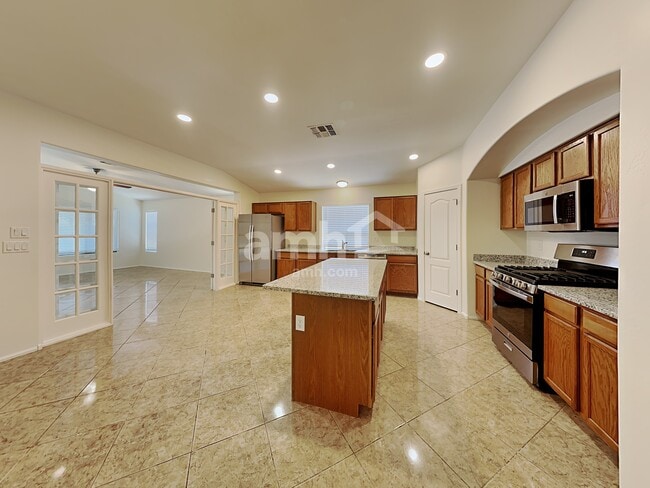 Building Photo - 3933 E Mica Rd