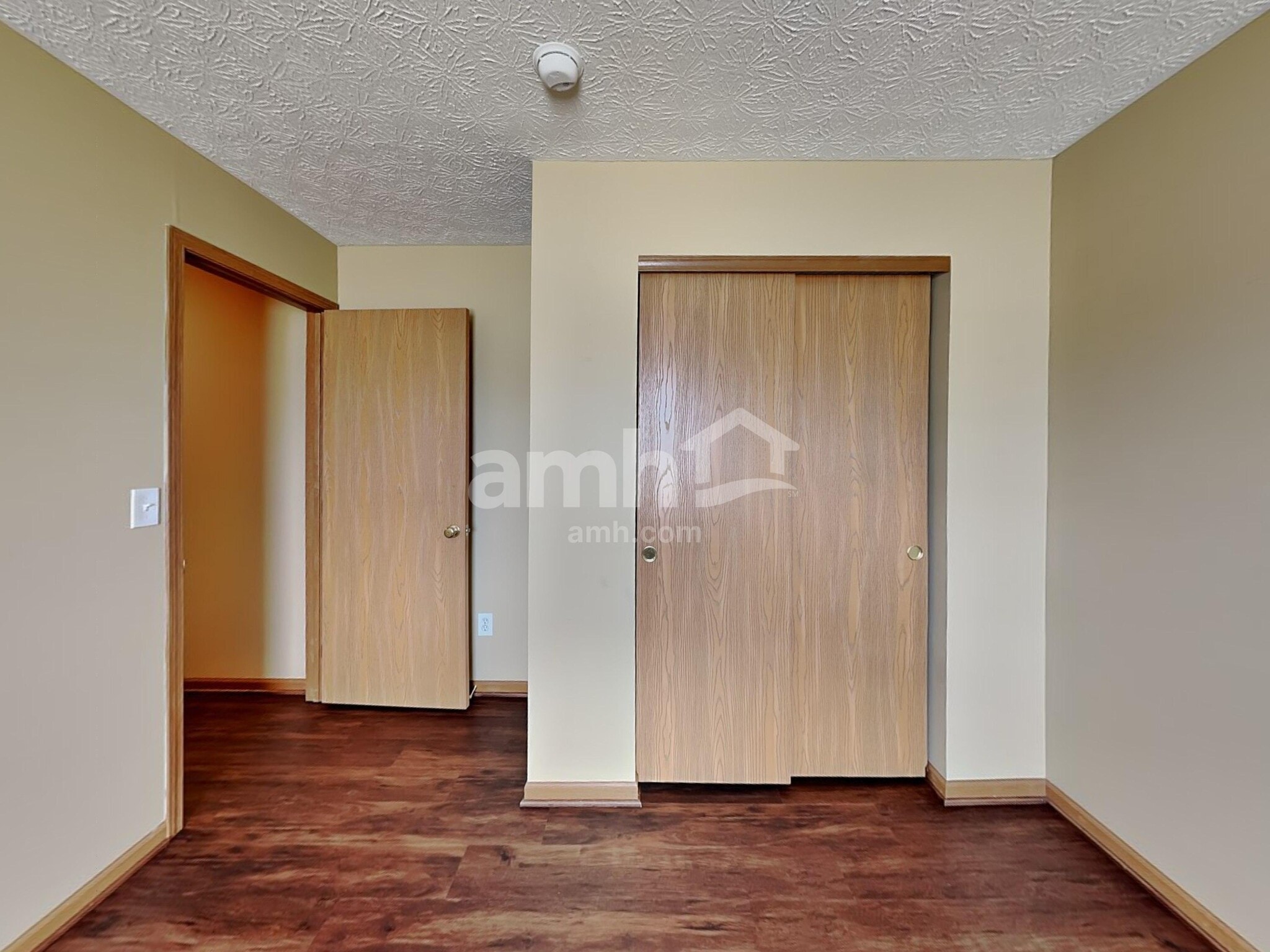 Building Photo - 494 Lockmead Dr