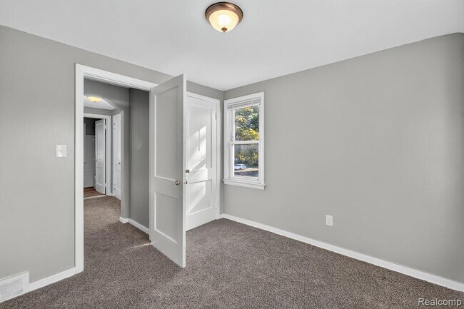 Building Photo - 20216 Regent Dr