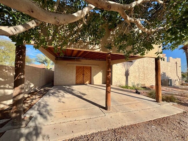 Building Photo - One-of-a-Kind 3 bed 2 bath on Phoenix Moun...