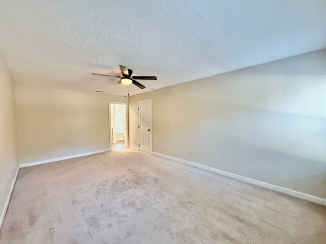 Building Photo - Recently Remodeled 4BD, 2.5BA North Raleig...