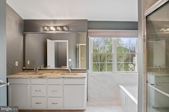 Building Photo - 43513 Lucketts Bridge Cir
