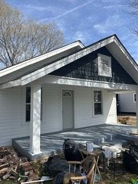 Building Photo - 301 N Davis Ave
