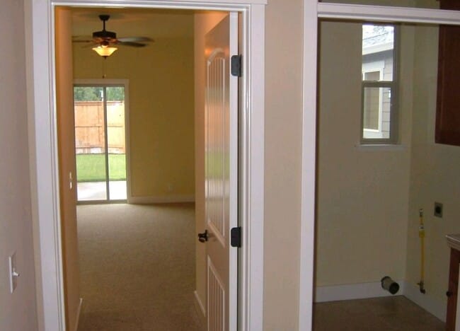 Building Photo - One Time-Lease-Up Adorable Craftmans Style...