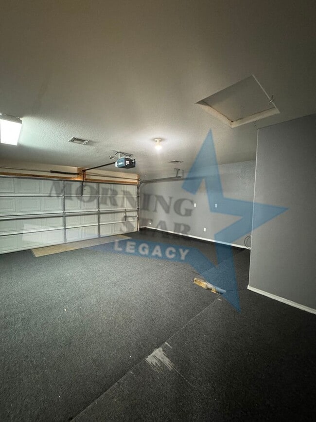Building Photo - 4 Bed House with converted garage!