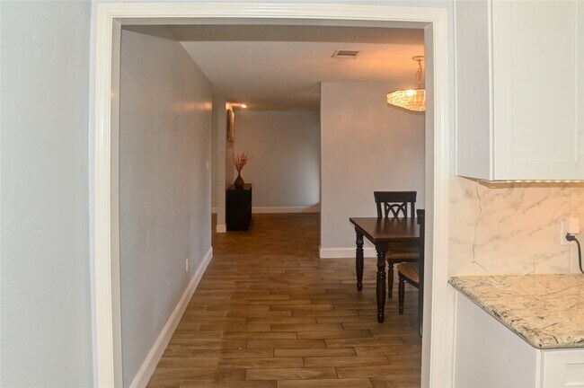Building Photo - 5254 N Braeswood Blvd