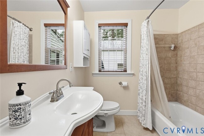 Building Photo - 7603 S Pinehill Dr