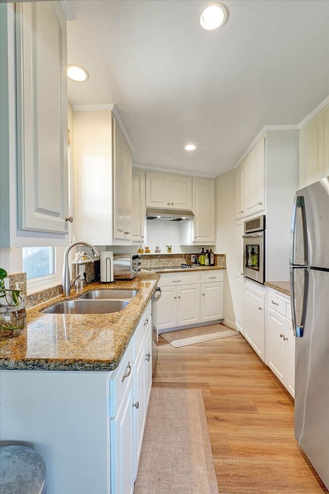 Building Photo - 13561 Table Rock Dr