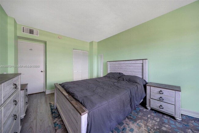 Building Photo - 1455 N Treasure Dr