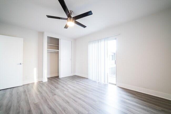 Building Photo - 2233 Ridgeley Dr