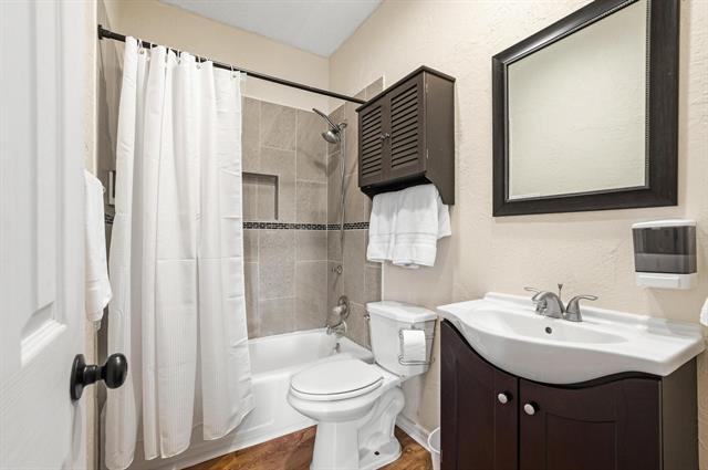 Building Photo - 2164 Tanglewood Blvd