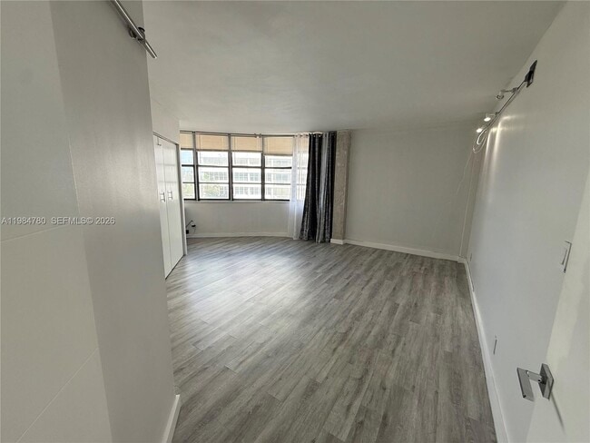 Building Photo - 1825 S Ocean Dr