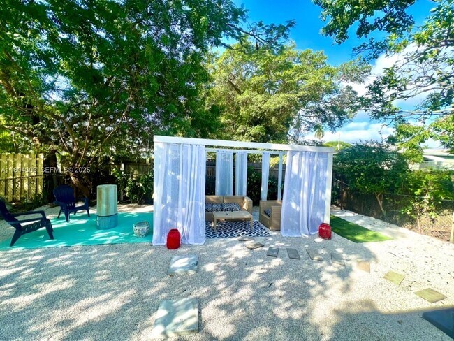 Building Photo - 8280 NE 1st Pl