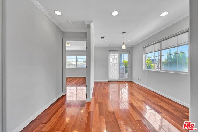 Building Photo - 3242 Hutchison Ave