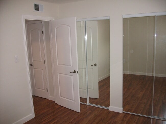 Building Photo - Remodeled 2 bedroom 1 bath