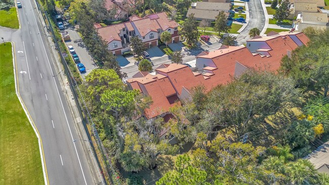 Building Photo - Spacious 3 Bedroom 2 Bath Condo in Gated Community of La Vita