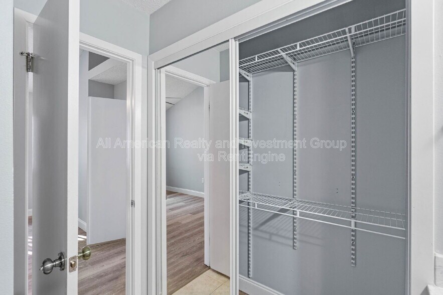 Building Photo - 110 Parkwood Dr