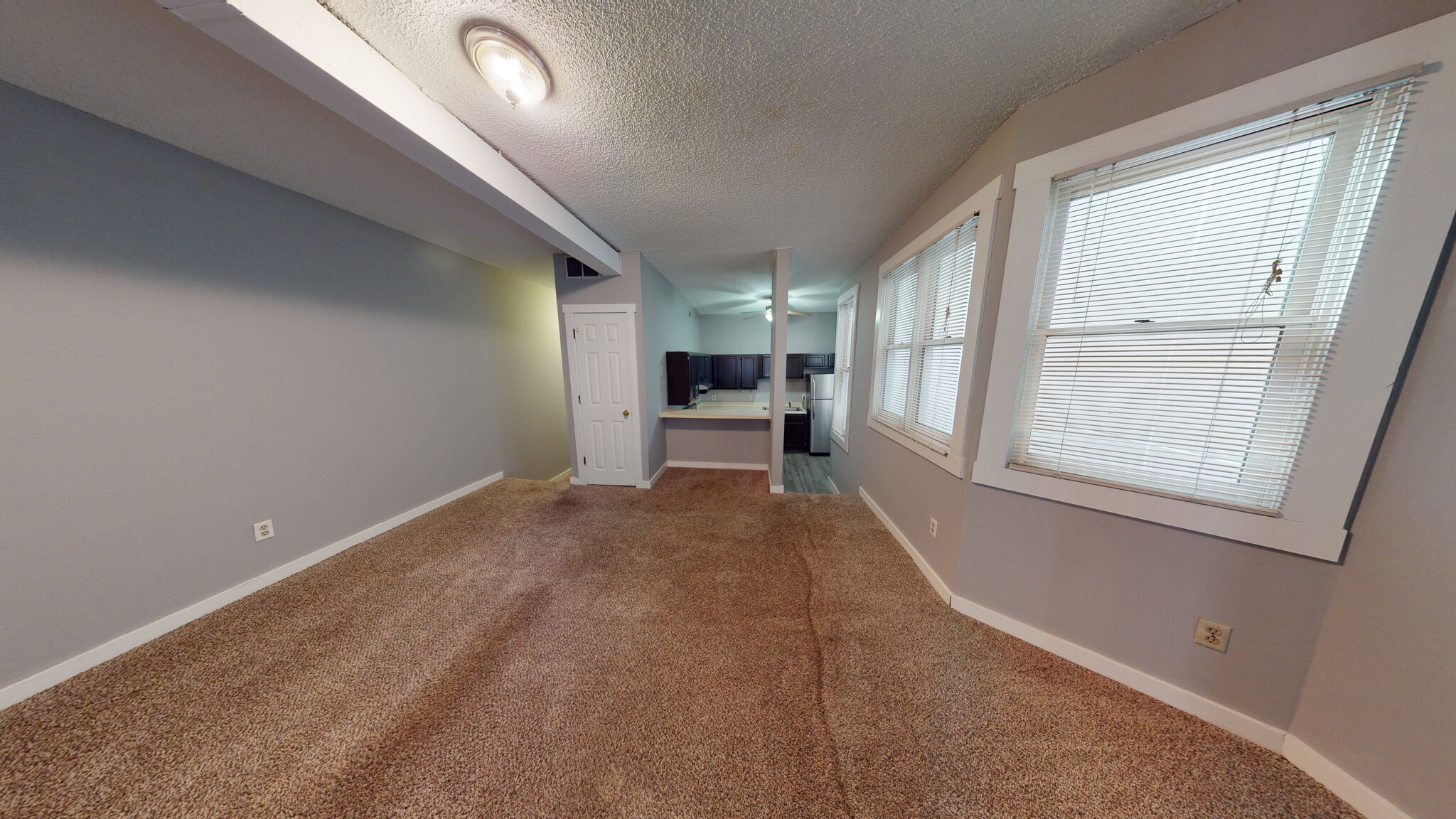LR view #2 - 842 N High St