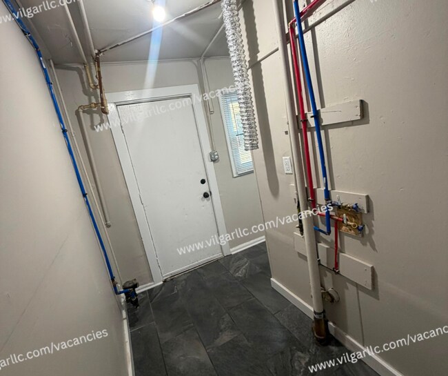 Building Photo - 260 Van Buren St