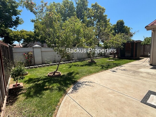 Building Photo - Great home in North Salinas with office/bo...