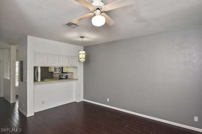 Building Photo - 10100 Poppy Hill Dr