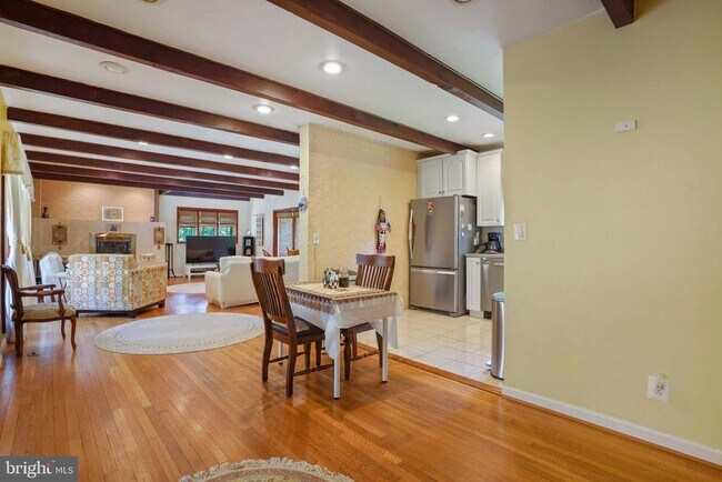 Building Photo - 5135 Summit Dr