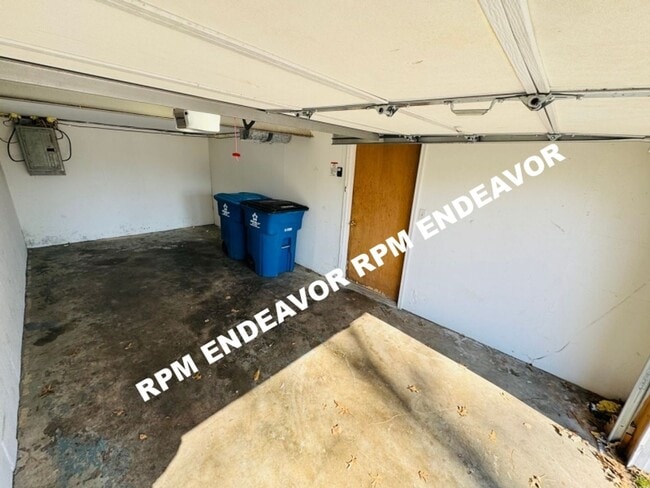 Building Photo - Cozy 2 Bed / 1 Bath