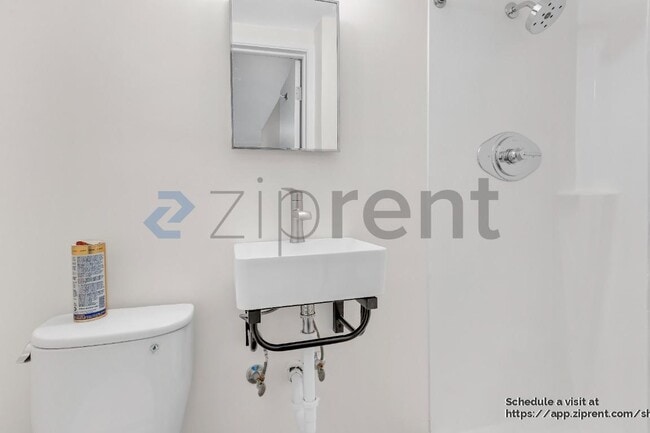 Building Photo - 242 NE 61st Ave