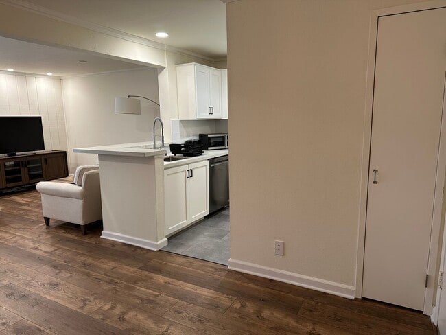 Building Photo - 204 Larkspur Plaza Dr