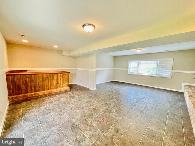 Building Photo - 2125 Aquia Dr