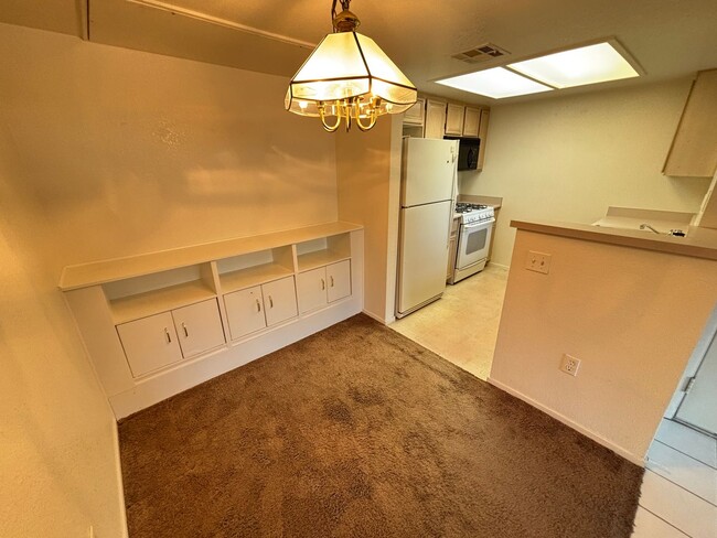 Building Photo - Darling Southwest one bedroom condo locate...