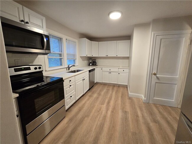 Building Photo - 17 Catskill Ave