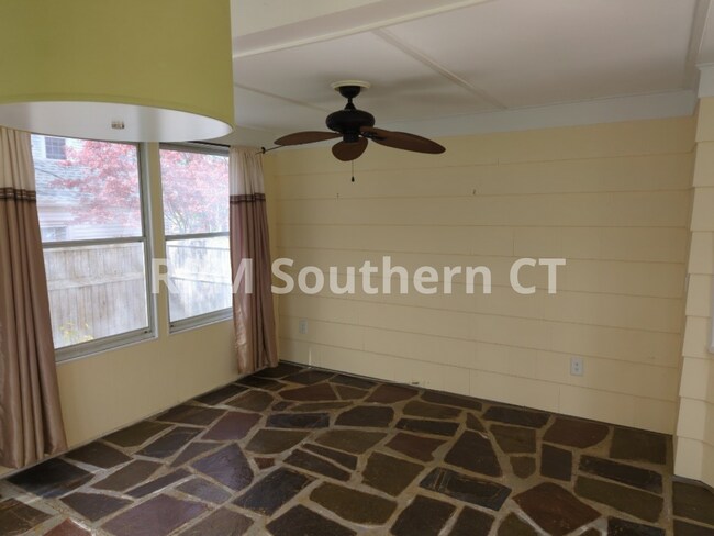 Building Photo - 28 Deerfield Dr