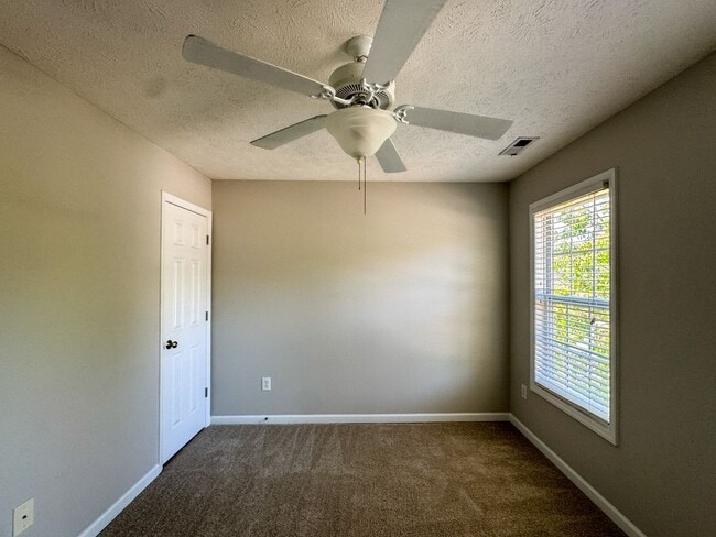Building Photo - Spacious 4 Bed 2.5 Bath Home in Carolina Lakes