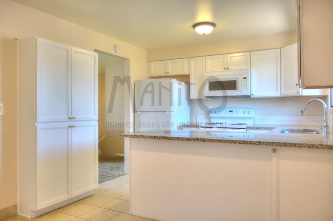 Building Photo - **COMING SOON** Clean & Spacious Spokane Valley Duplex