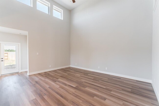 Building Photo - 2016 Woodland Park Ct