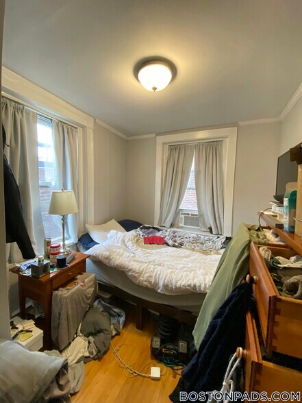 Building Photo - 28 Fleet St