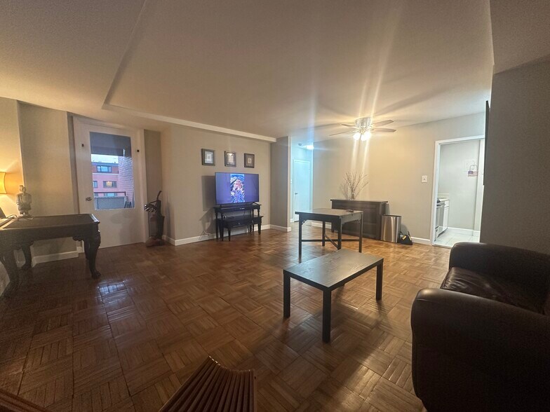 Building Photo - 1011 Arlington Blvd