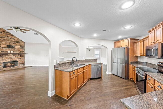 Building Photo - Pet Friendly Three Bedroom with Bonus!