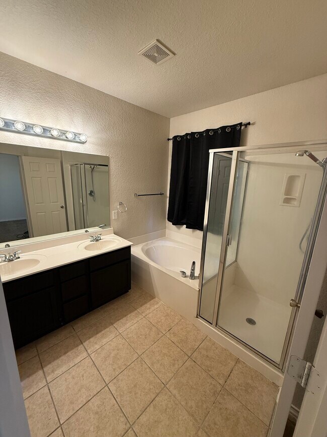 Building Photo - 536 Foxford Run Dr