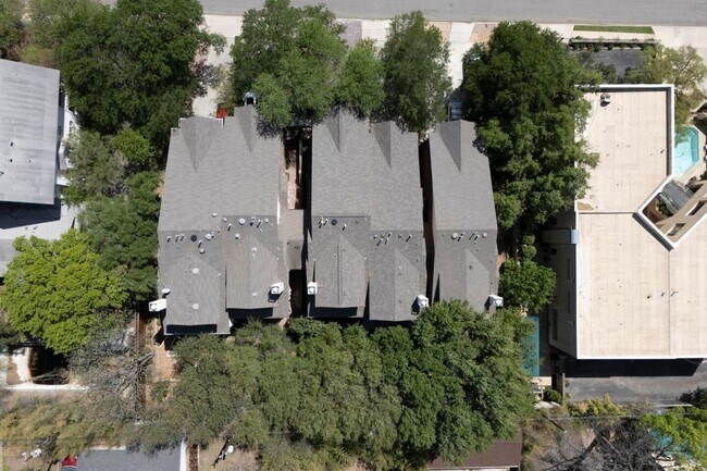 Building Photo - 145 Elizabeth Rd