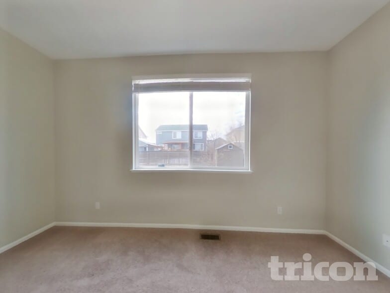 Building Photo - 565 Winebrook Way