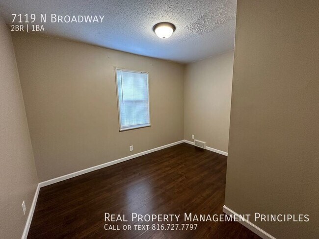 Building Photo - Spacious, updated, 2 Bedroom, 1 Bathroom T...