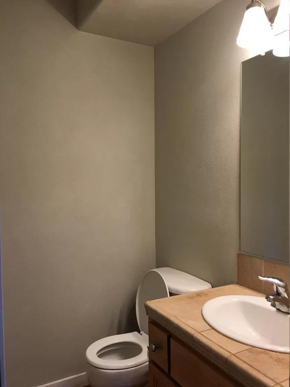 Building Photo - 475 SE 35th St