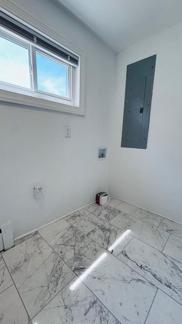 Building Photo - HAMPTON - BEAUTIFULLY UPDATED HOME